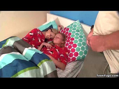 Safadas vai novinha fodem quente